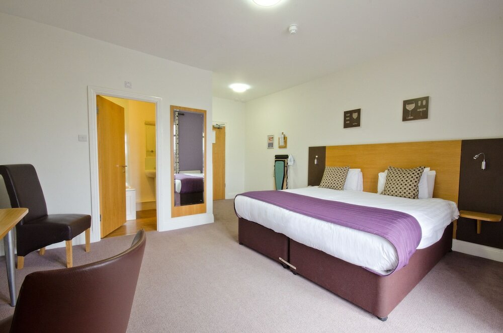 Фото Corner House Hotel