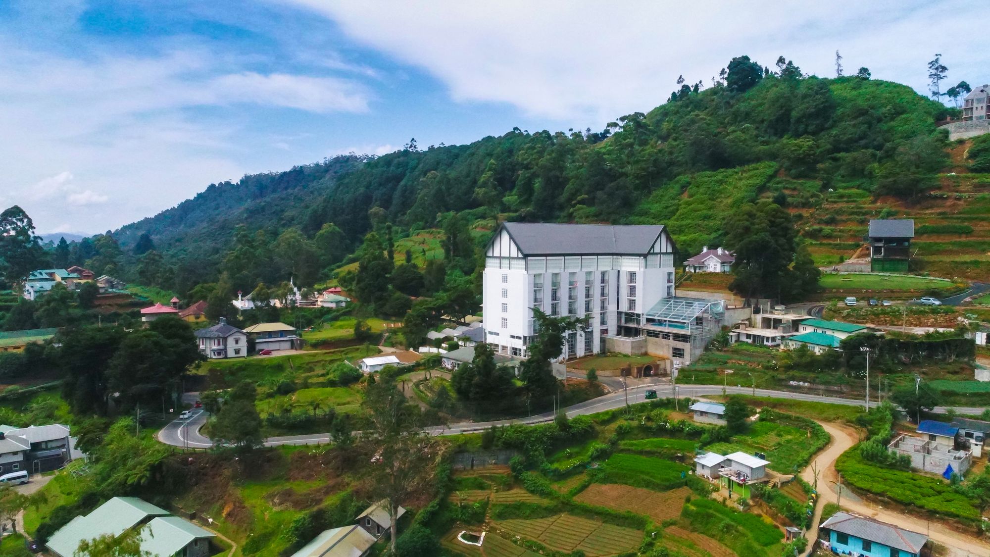 Фото The Golden Ridge Hotel