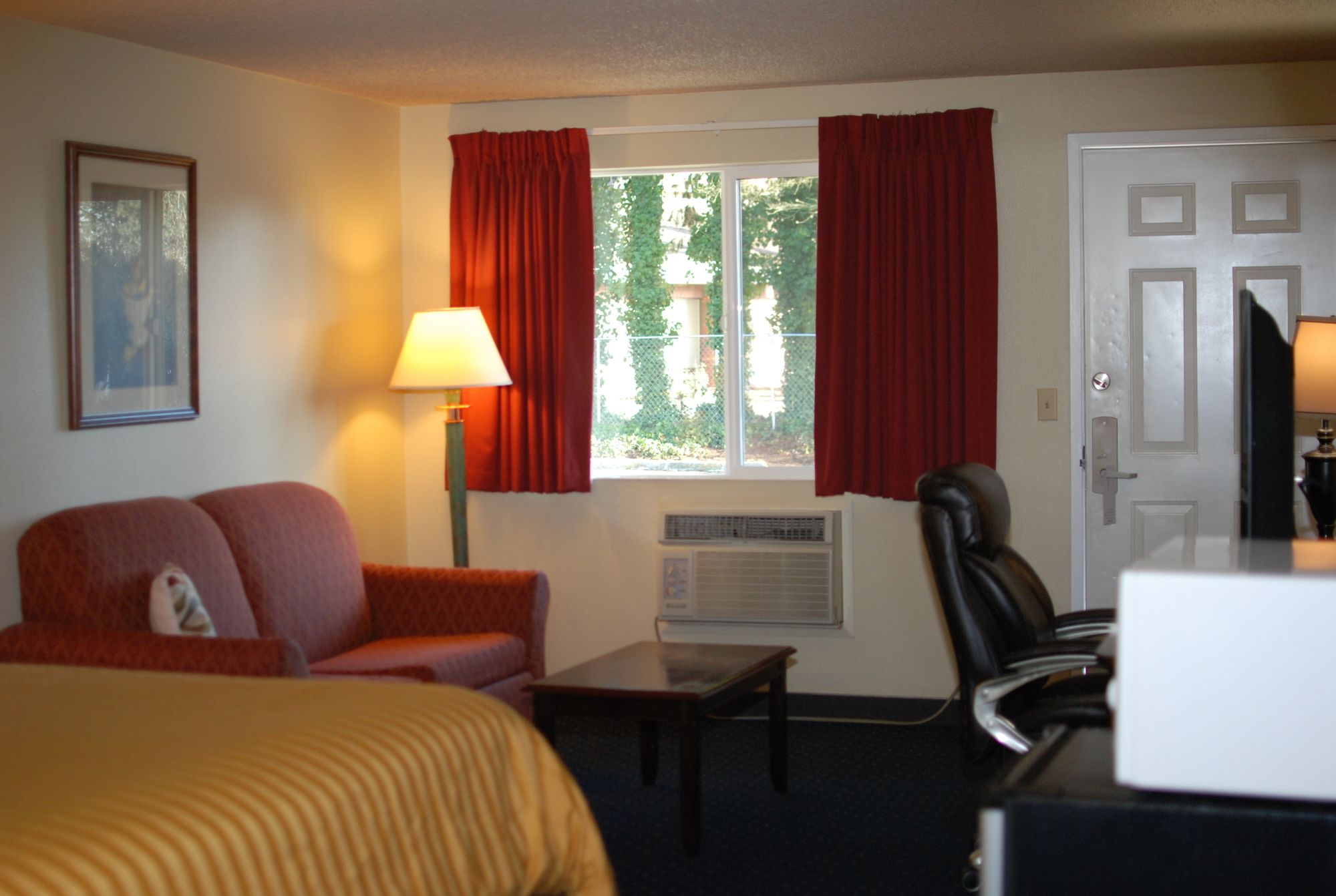 Фото Smokey Point Motor Inn