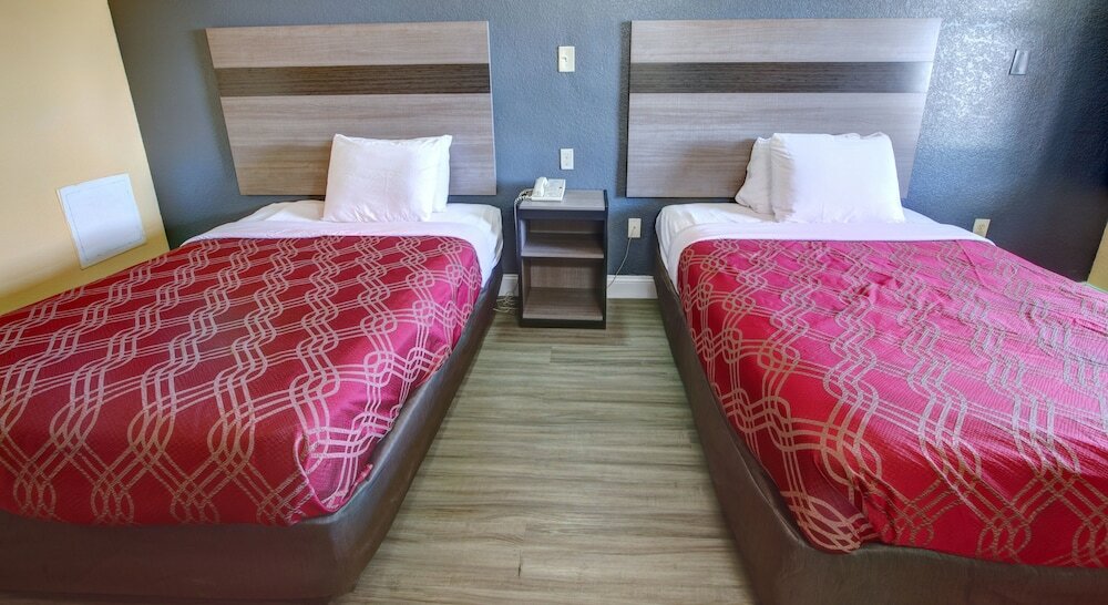 Фото Econo Lodge at Military Circle