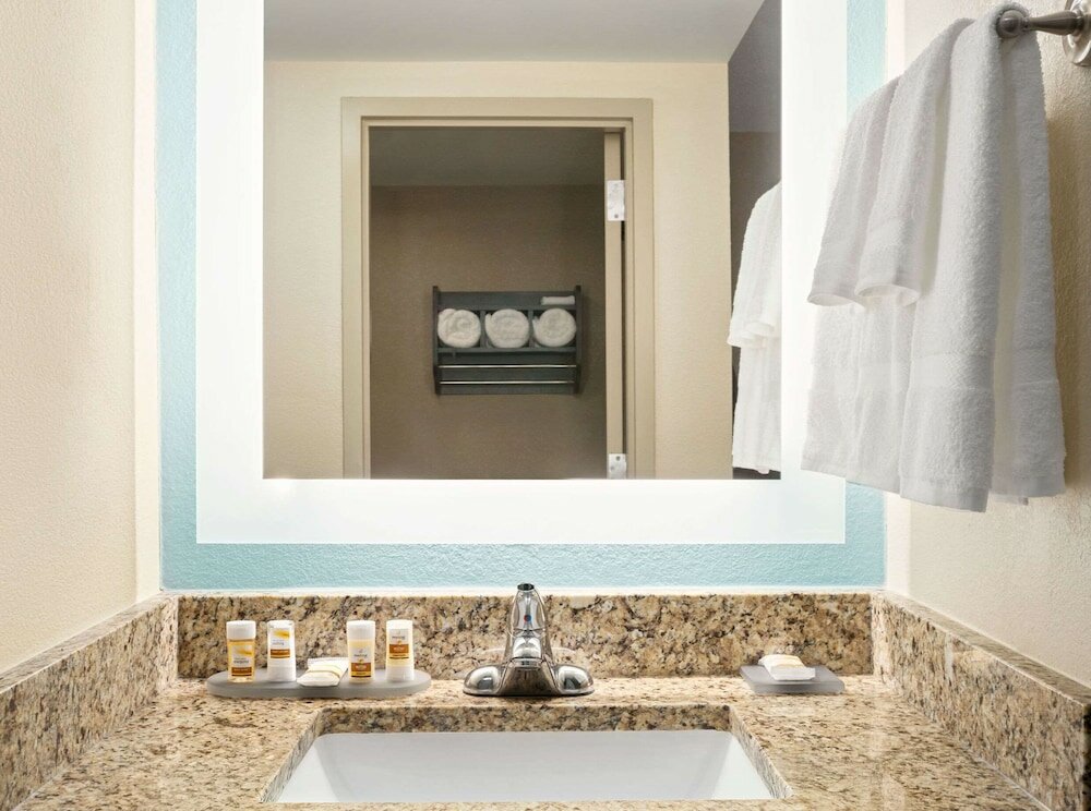 Фото La Quinta Inn & Suites by Wyndham Richmond-Midlothian