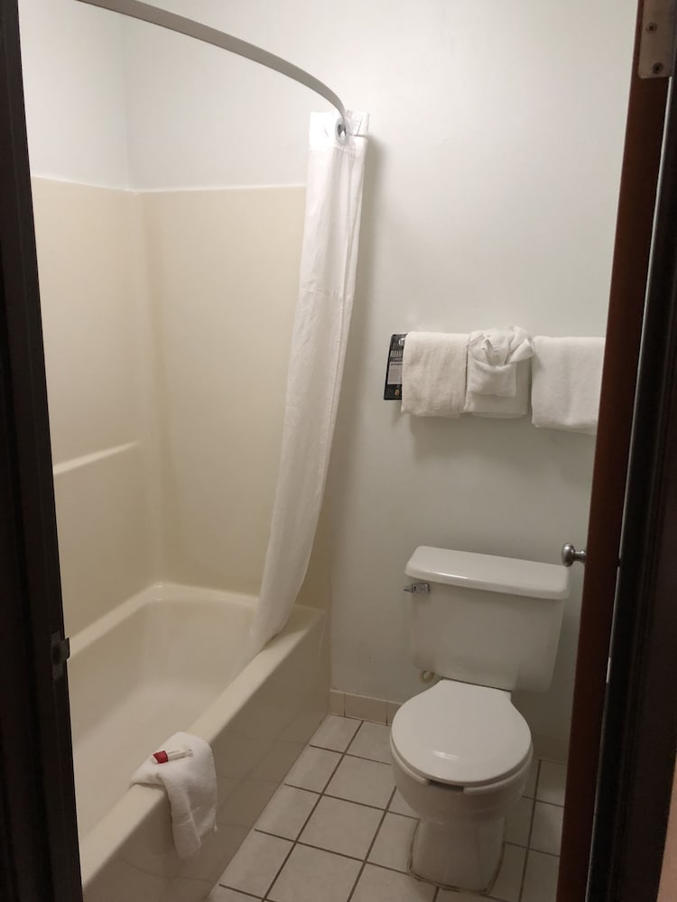 Фото Super 8 by Wyndham Milwaukee Airport