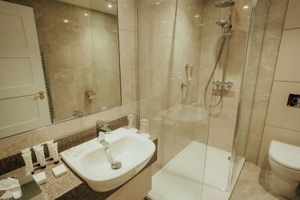 Фото Dunadry Hotel and Gardens