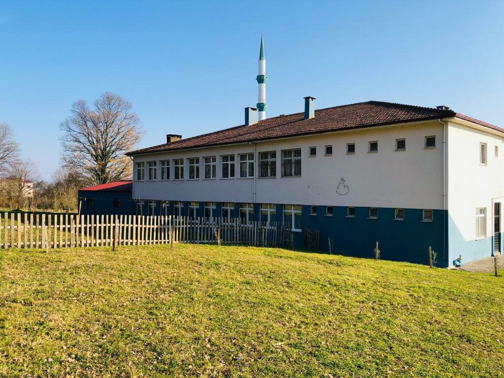 School Guzelyurt Middle School, Tekkekoy, photo