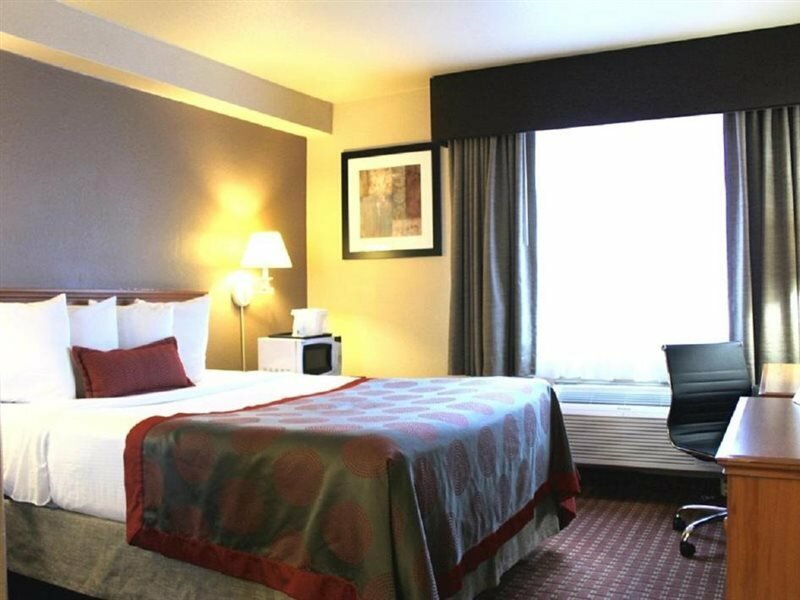 Фото Ramada by Wyndham Portland