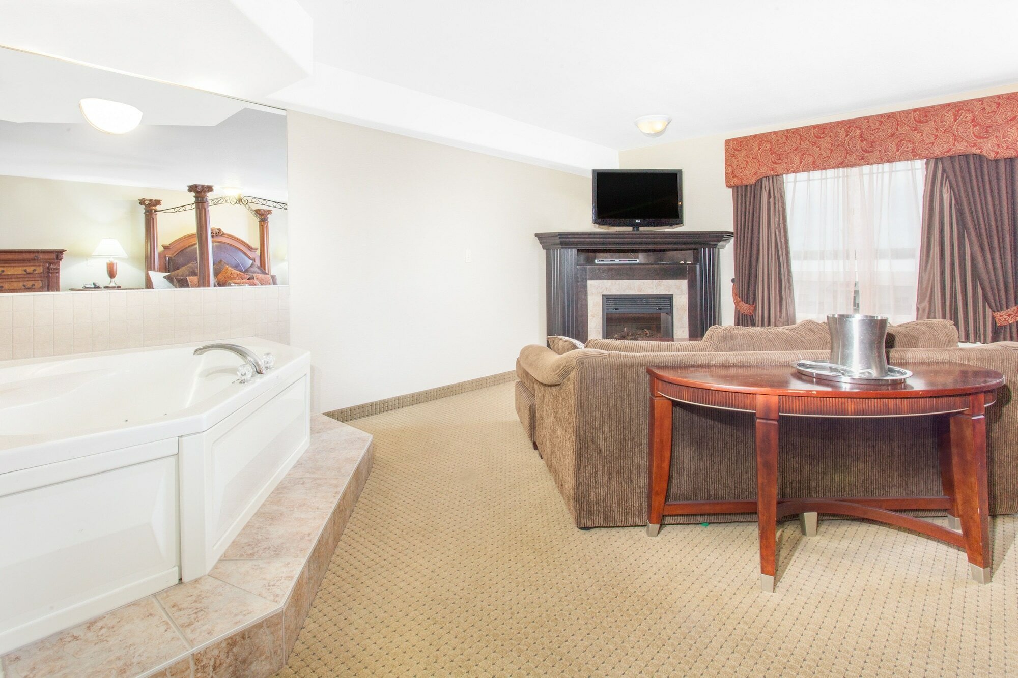 Фото Ramada by Wyndham Westlock