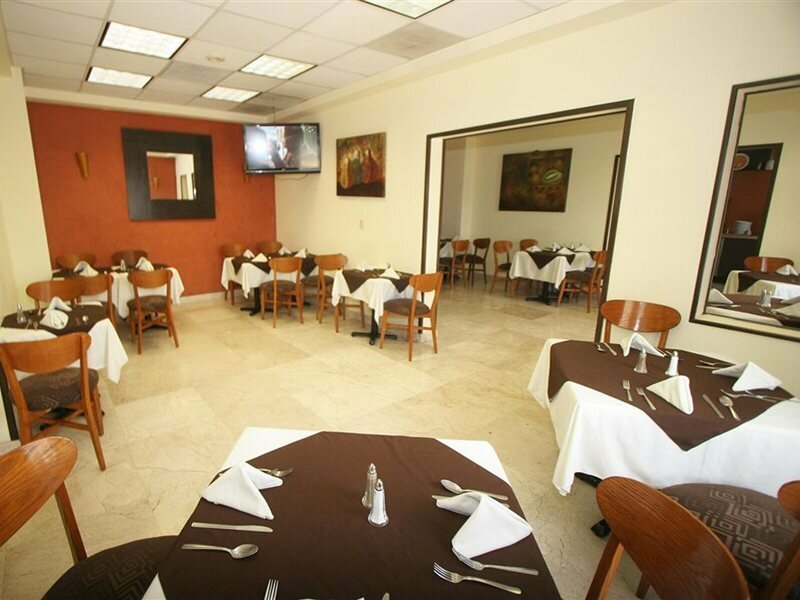 Фото Wyndham Garden Monterrey Valle Real