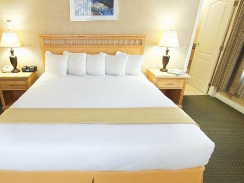 Фото Quality Inn Downtown Inner Harbour