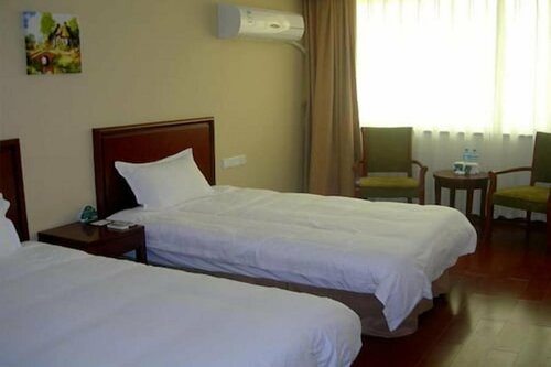 Гостиница Greentree Inn Wuhan Hankou Jiangtan Hotel в Ухане