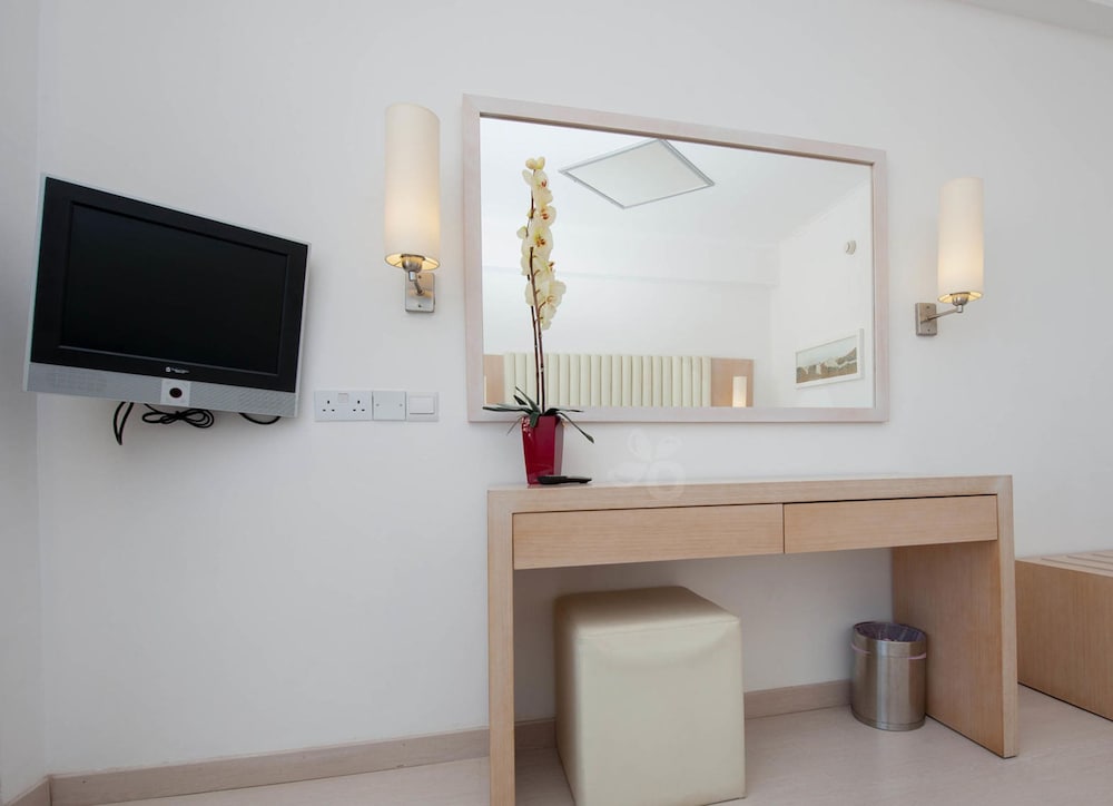 Фото Vrissiana Beach Hotel