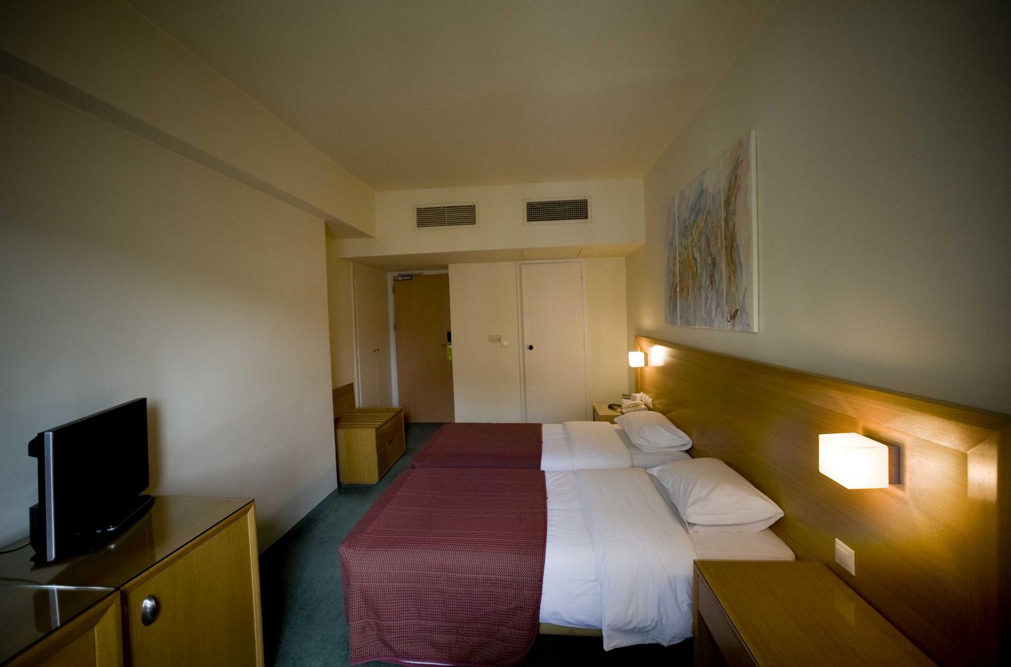 Фото Athinais Hotel