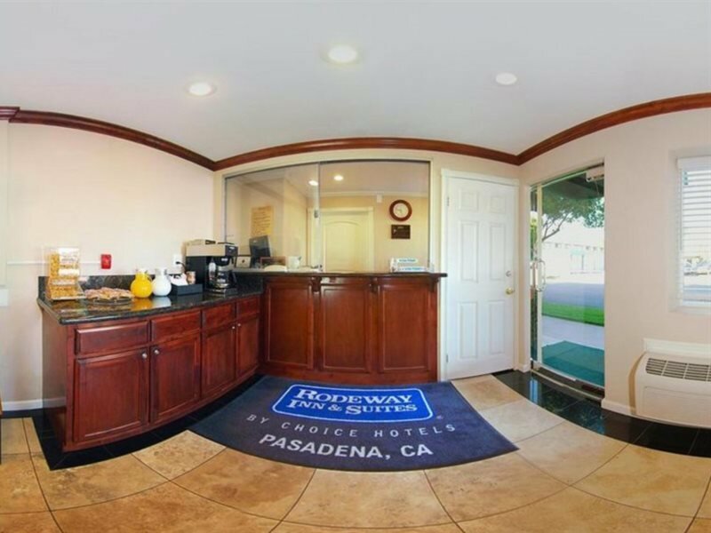Фото Rodeway Inn & Suites Pasadena