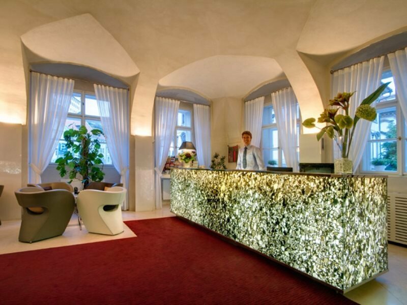 Фото Hotel Three Storks