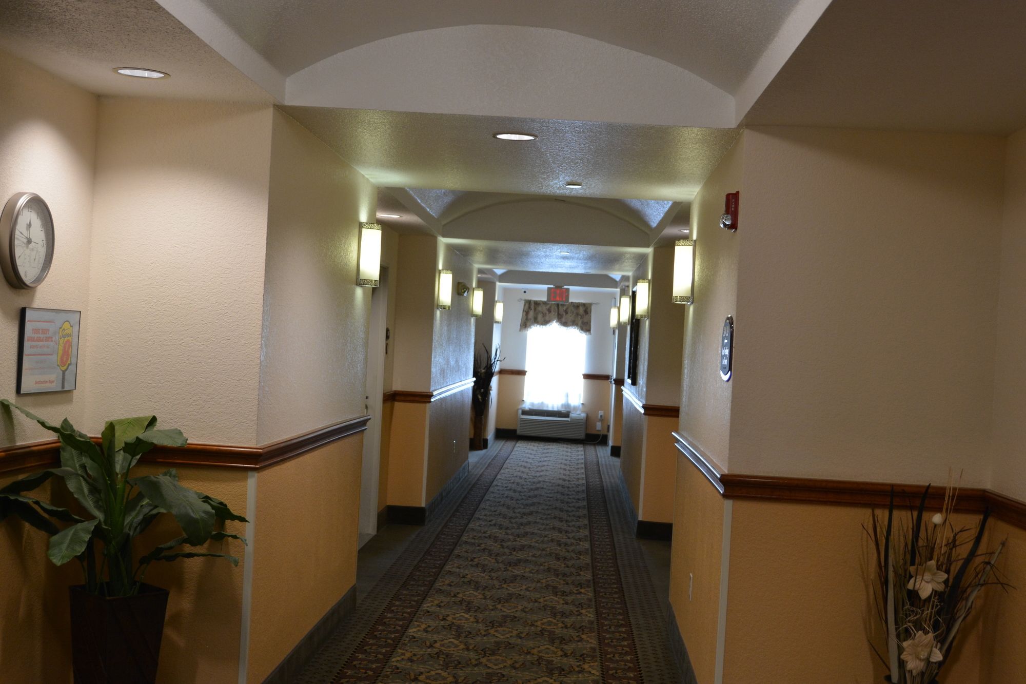 Фото Super 8 by Wyndham Austin/Airport South