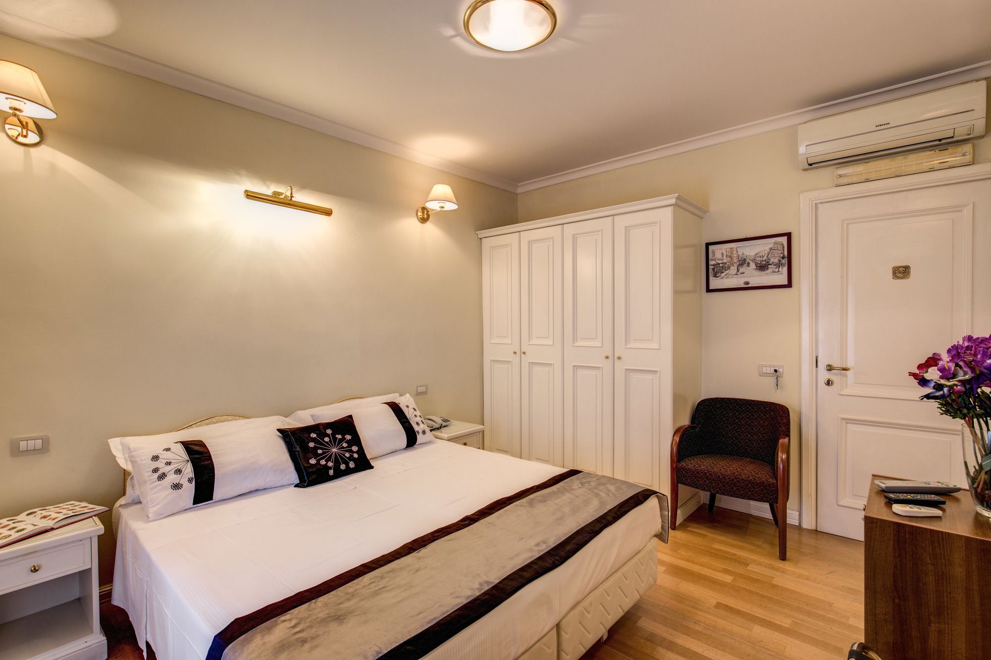 Фото Flann O'Brien Rooms