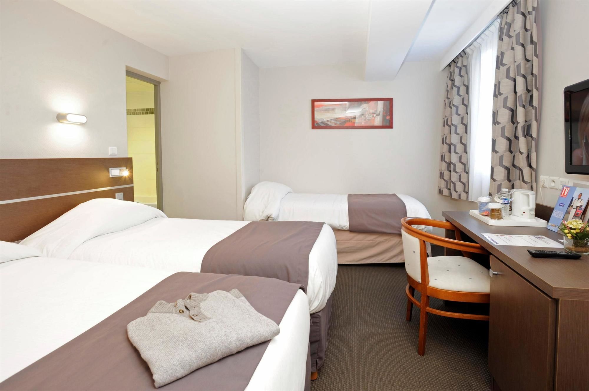 Фото Kyriad Avignon Palais Des Papes