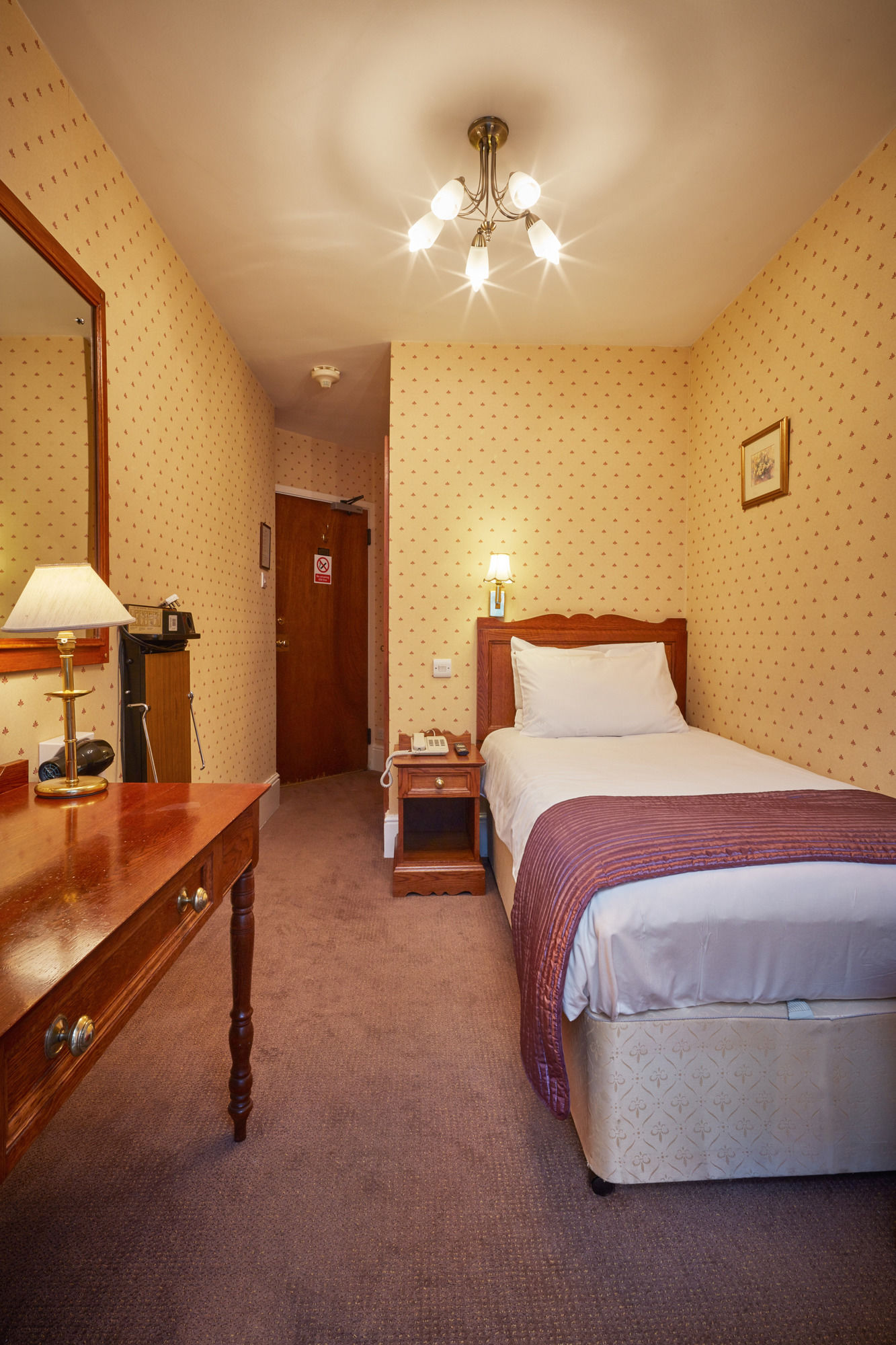 Фото The Diplomat Hotel