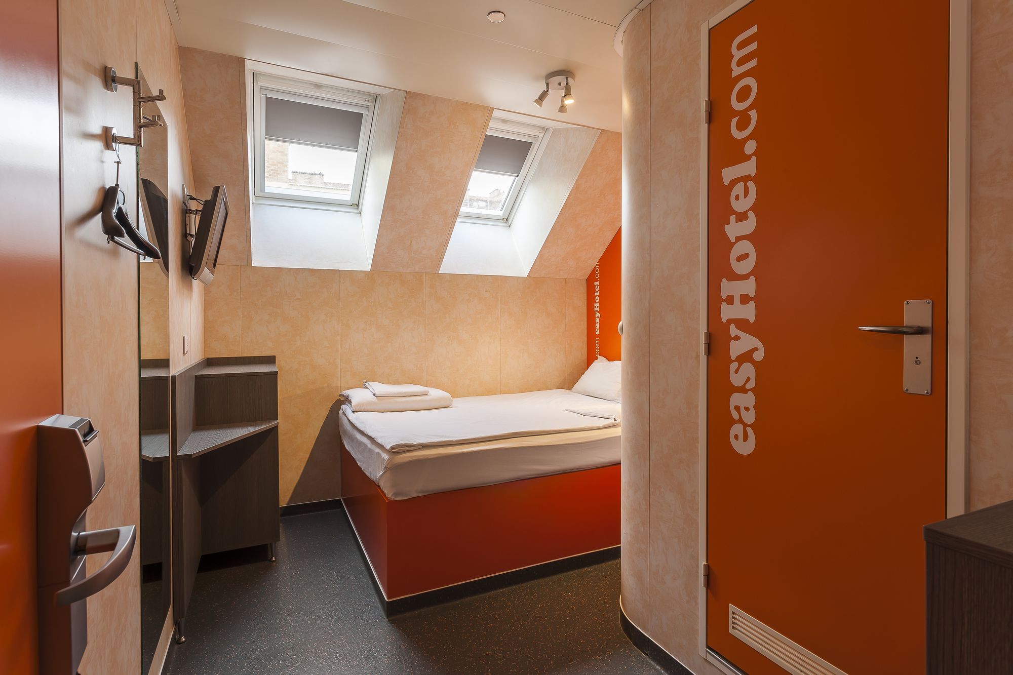 Фото EasyHotel Budapest Oktogon
