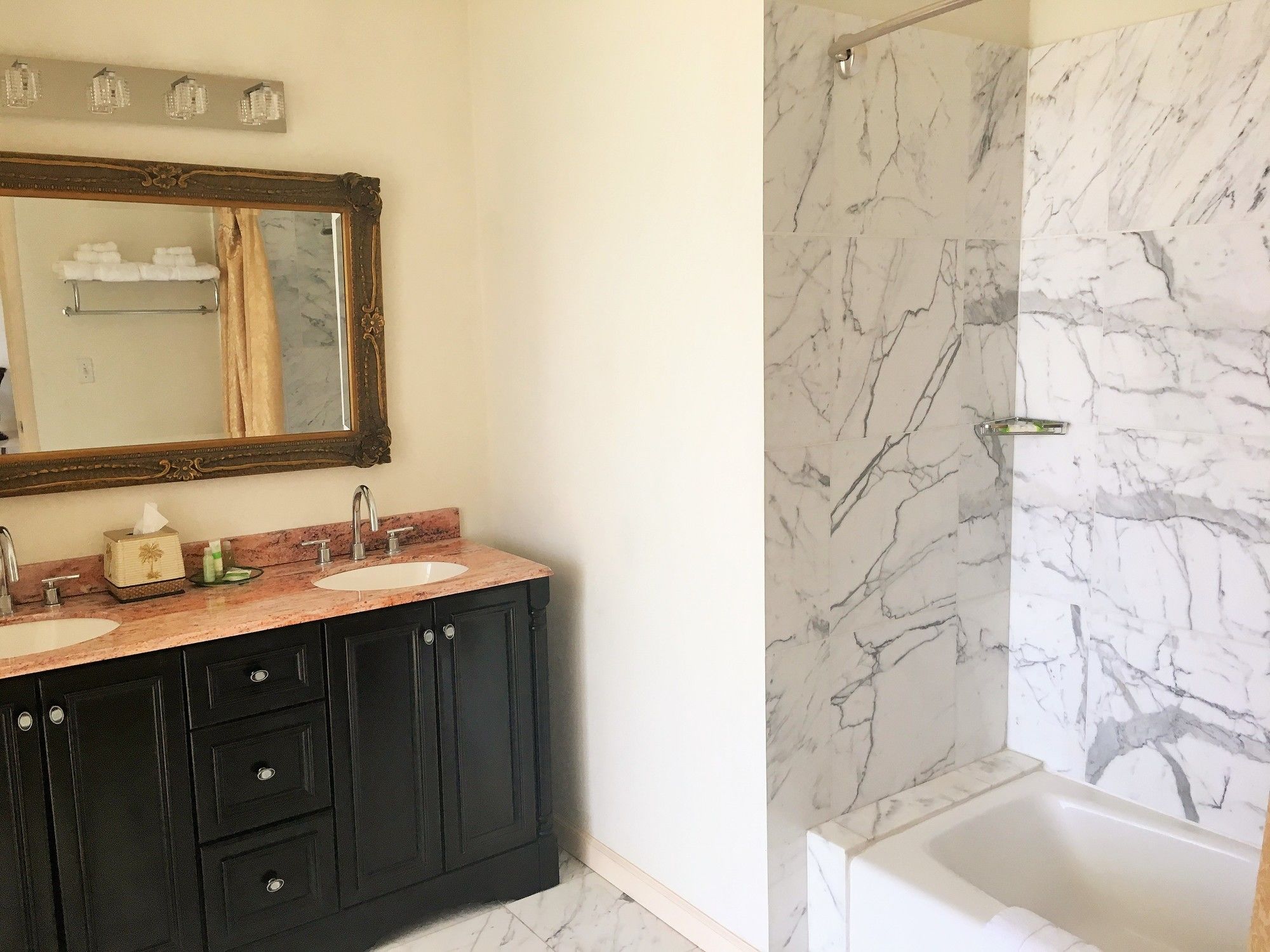 Фото Ocean West Boutique Hotel