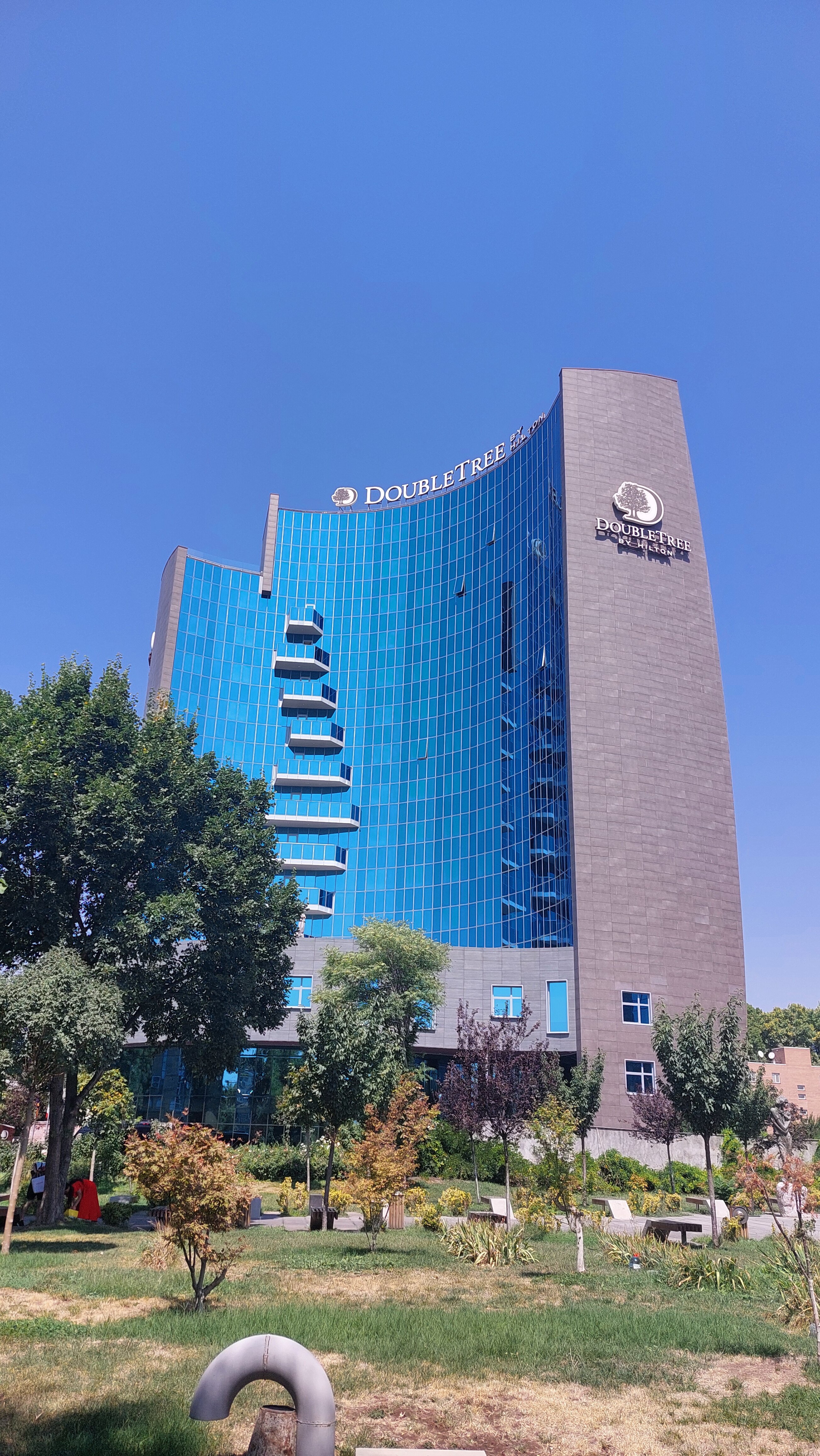 Фото DoubleTree by Hilton Hotel Yerevan City Centre