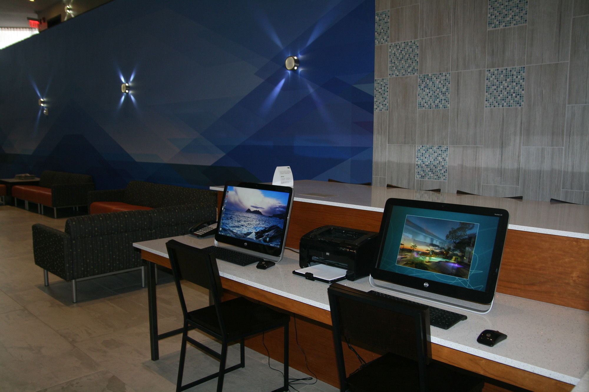 Фото Holiday Inn Express & Suites San Antonio Medical-Six Flags, an Ihg Hotel