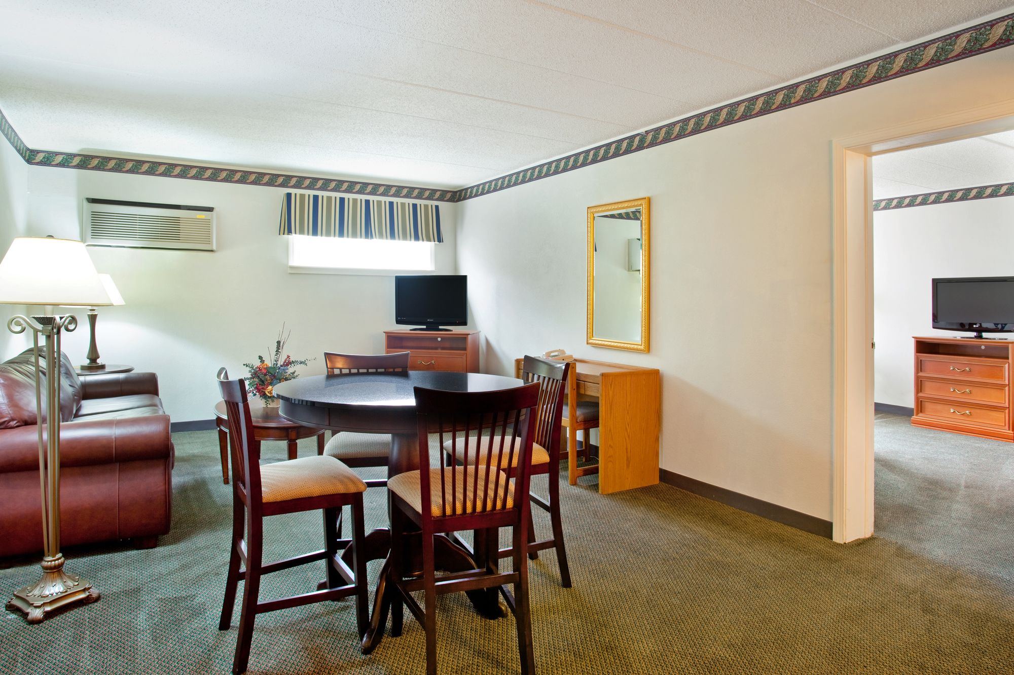 Фото Holiday Inn Rockford, an Ihg Hotel