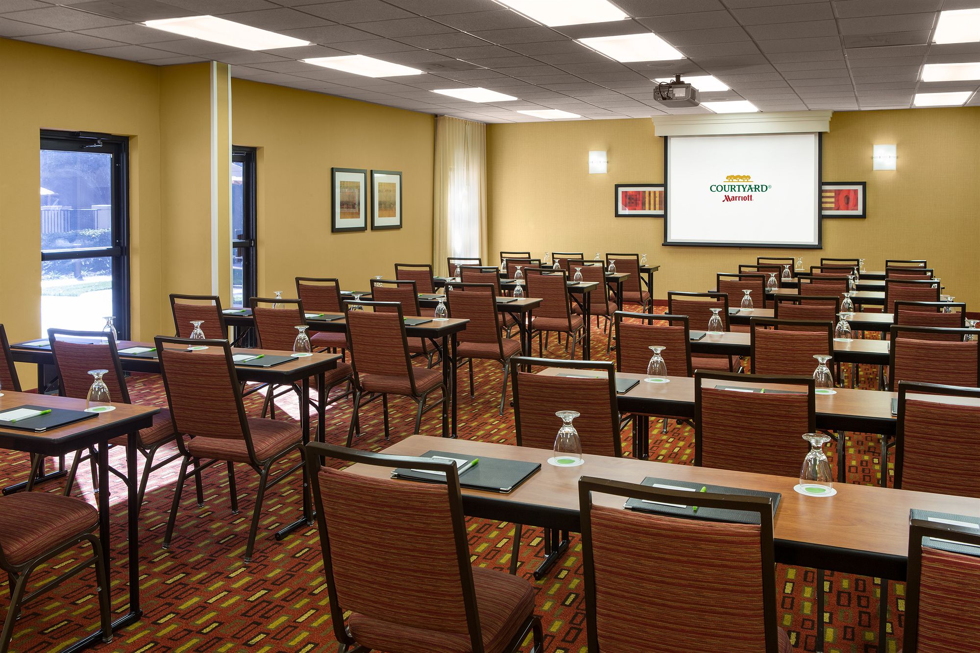 Фото Courtyard by Marriott Sacramento Airport Natomas