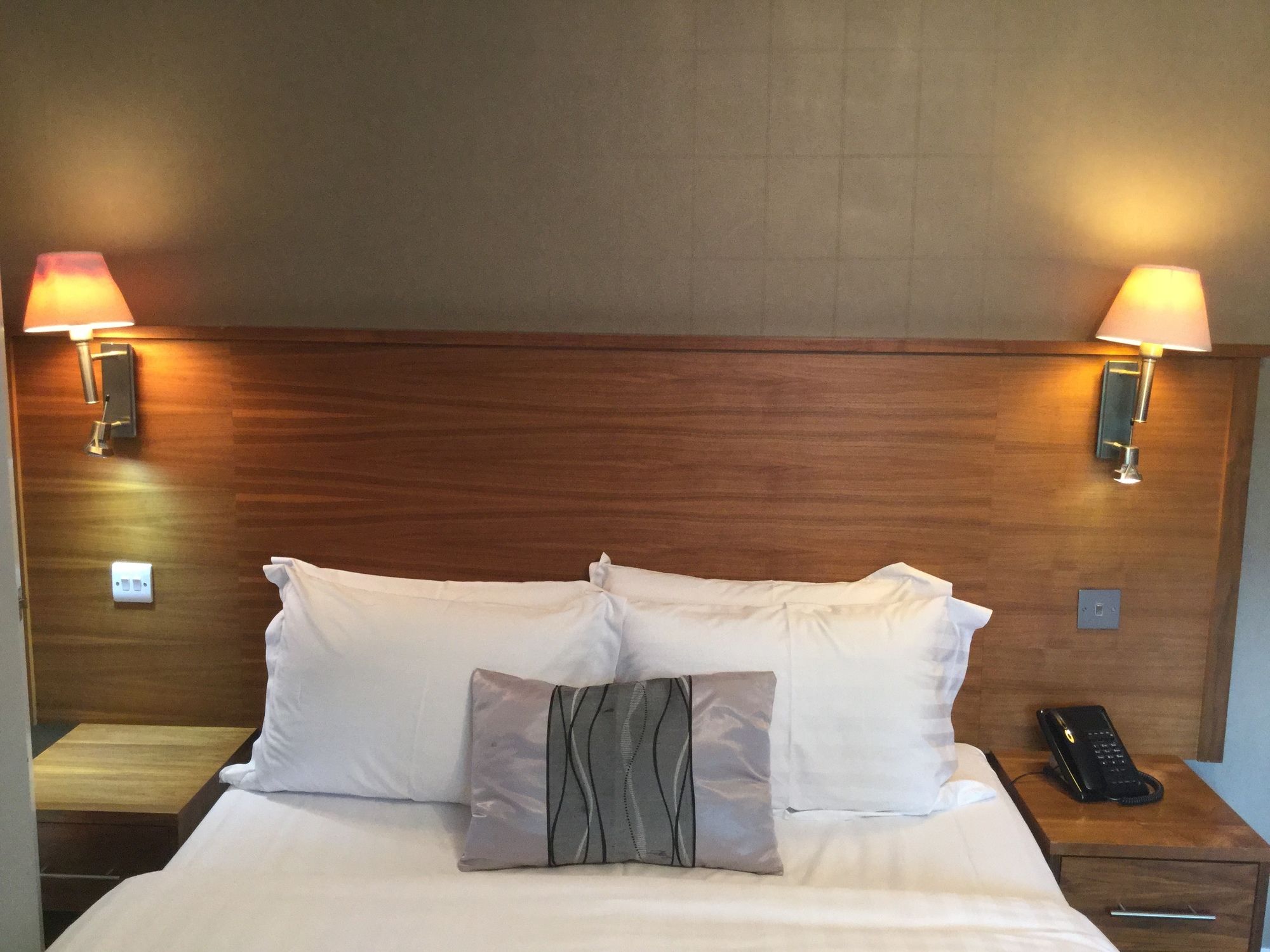 Фото The New London Carlton Hotel & Service Apartments