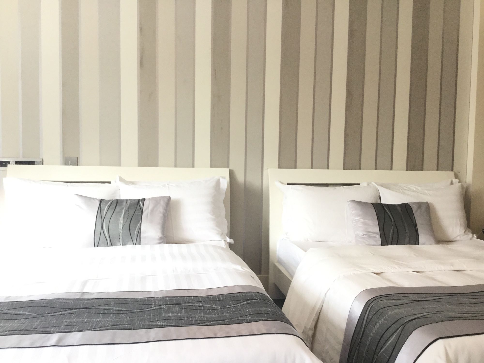 Фото The New London Carlton Hotel & Service Apartments