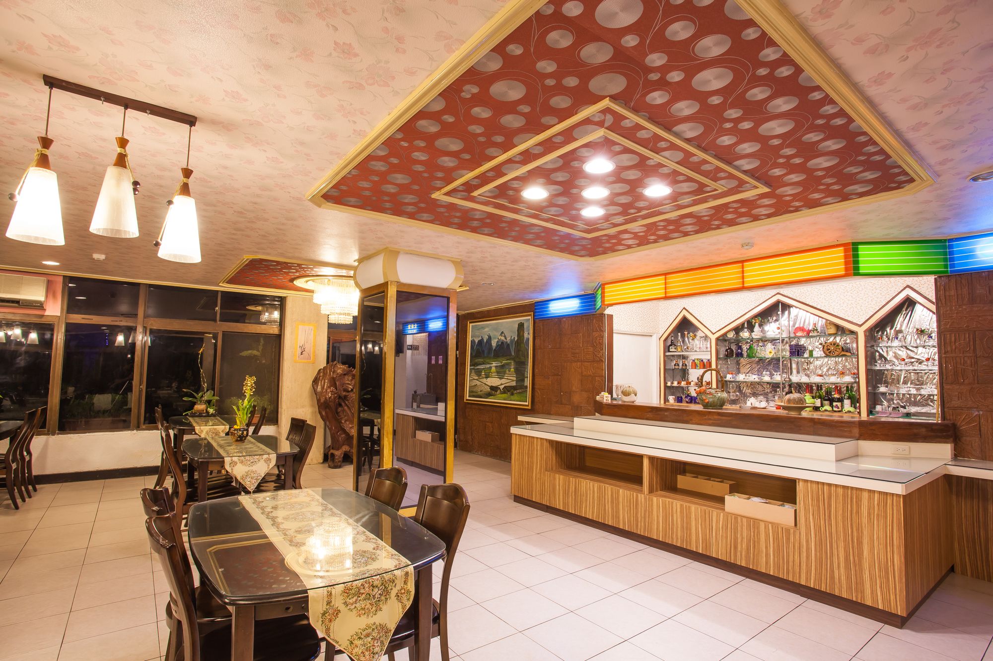 Фото Chiayi Crown Hotel