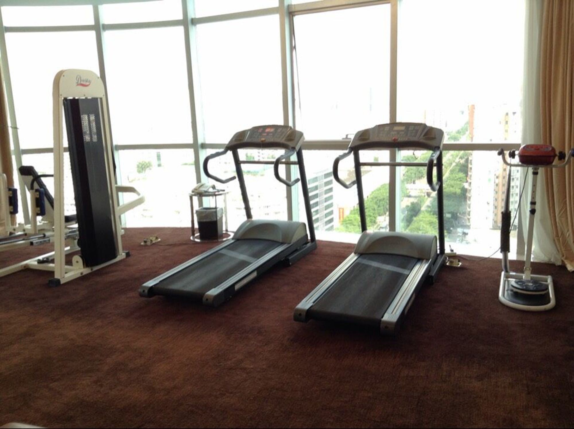 Фото Shenzhen Baoan Plus Gems Cube Hotel