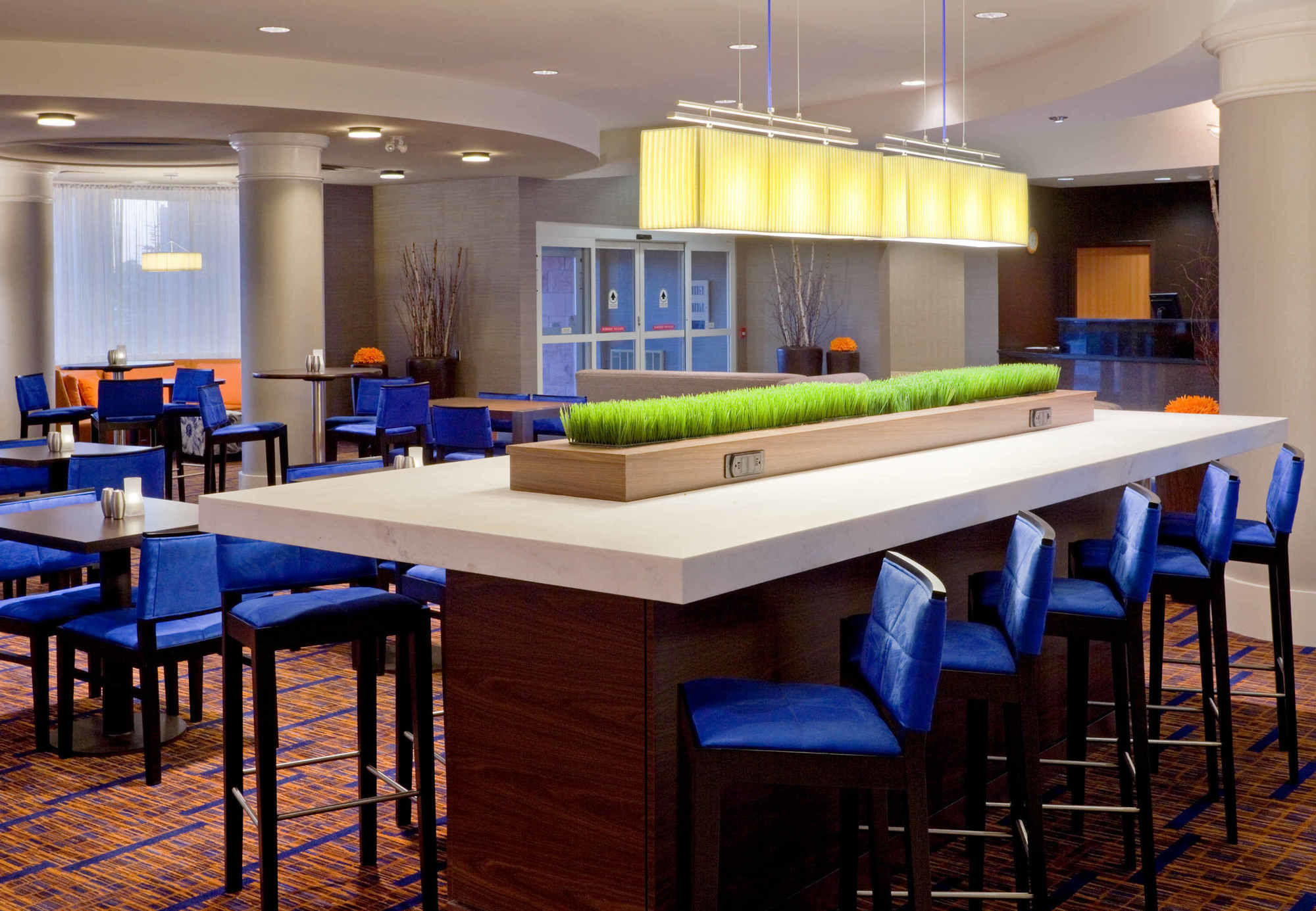 Фото Courtyard by Marriott Toronto Vaughan