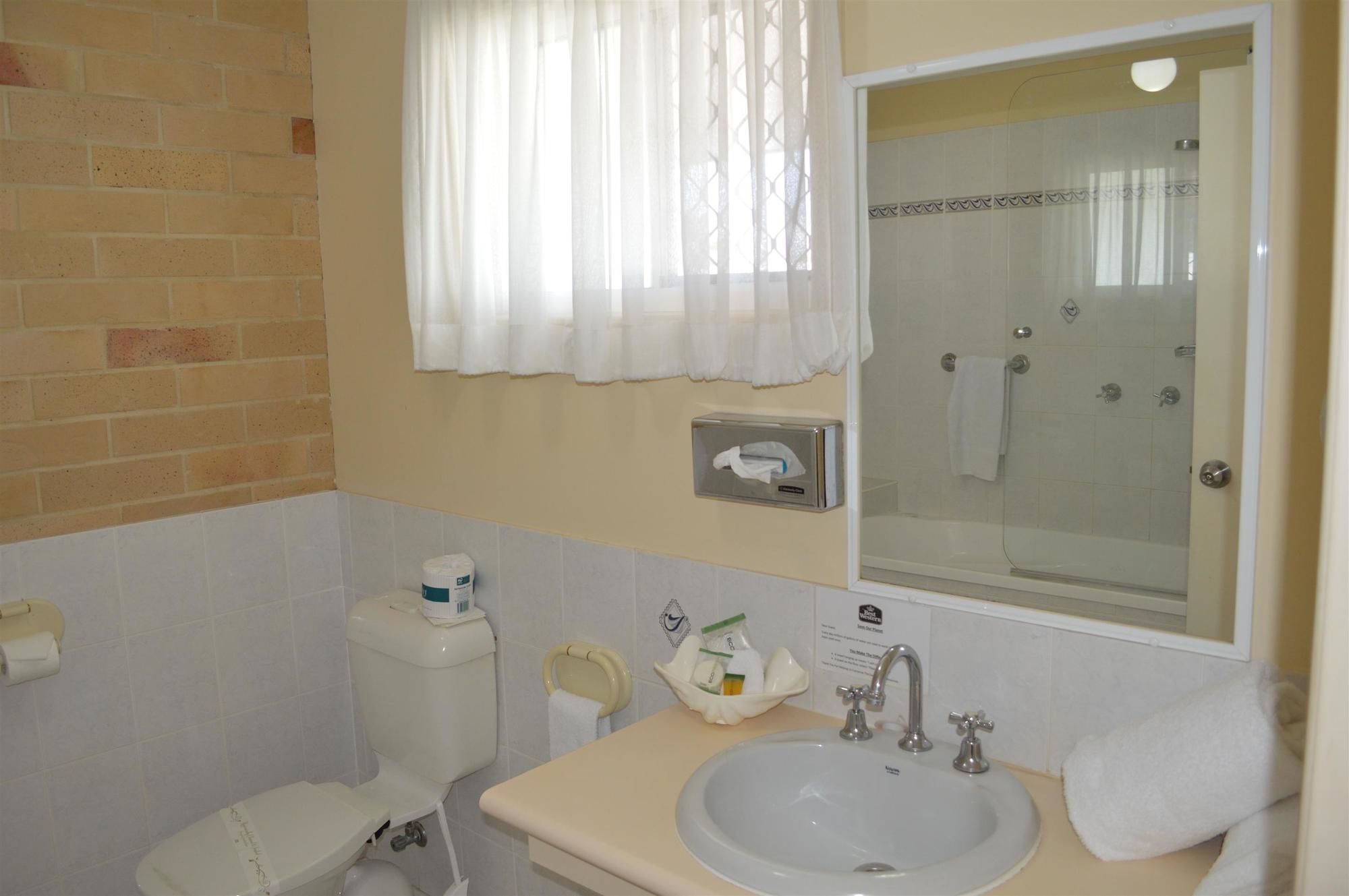 Фото Best Western Ambassador Motor Lodge