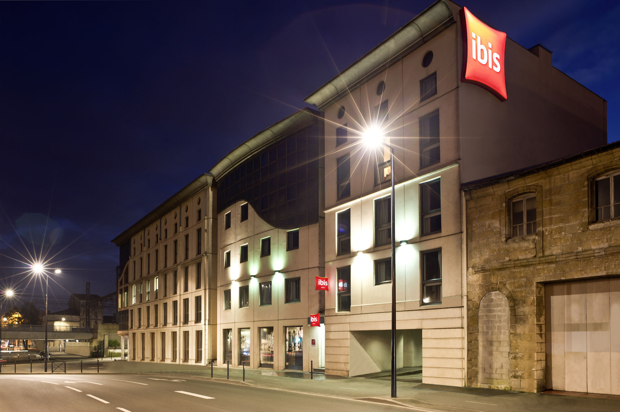 Фото Ibis Bordeaux Centre - Gare Saint-Jean
