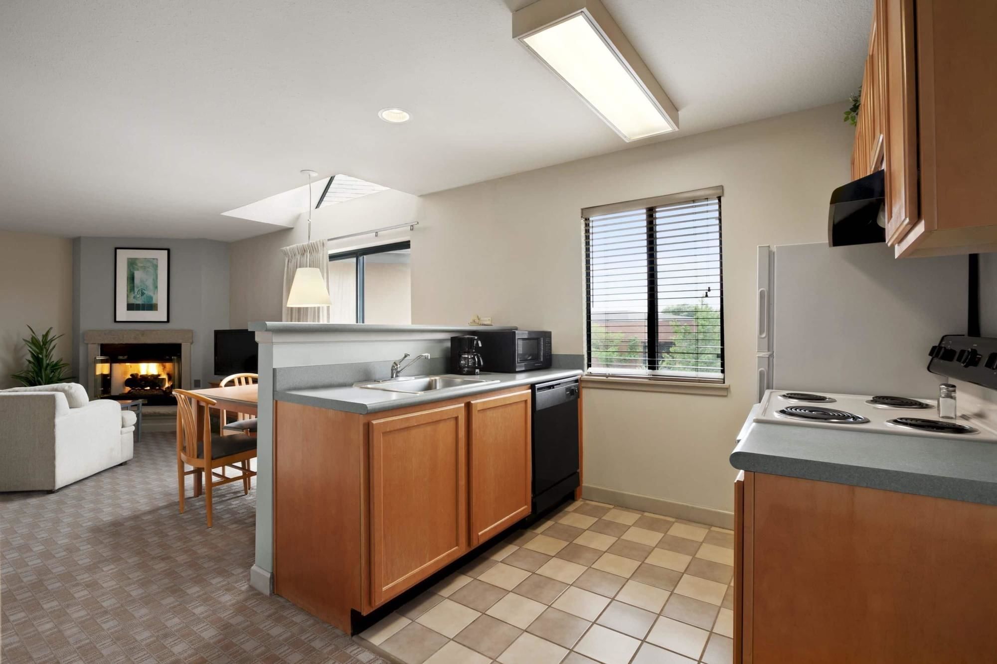 Фото Hawthorn Suites by Wyndham Overland Park