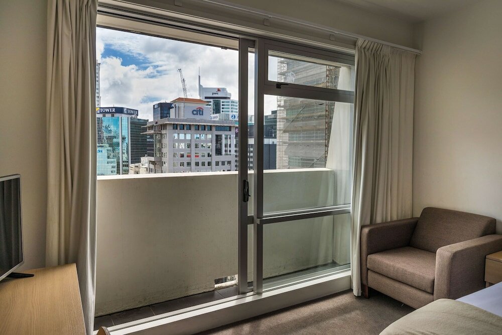Фото Auckland Harbour Suites