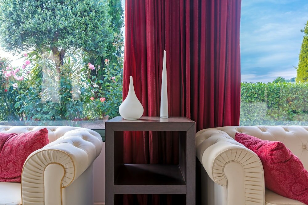 Фото Ai Yannis Suites and Apartments Hotel