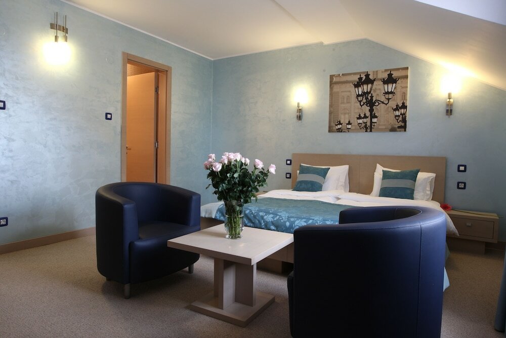 Фото Euro Garni Hotel