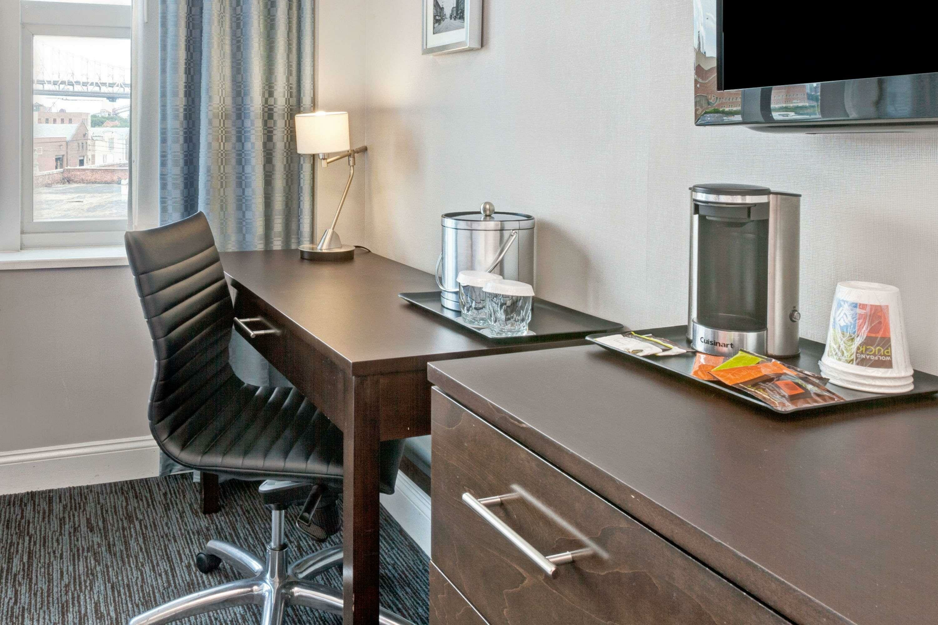 Фото Wyndham Garden Long Island City