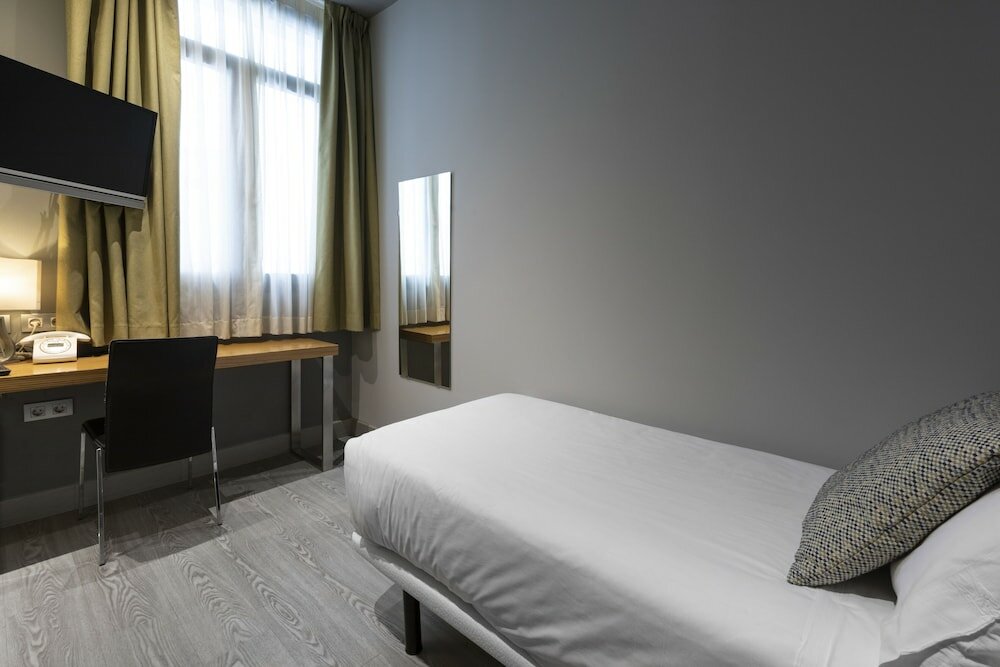 Фото Petit Palace Tres Cruces