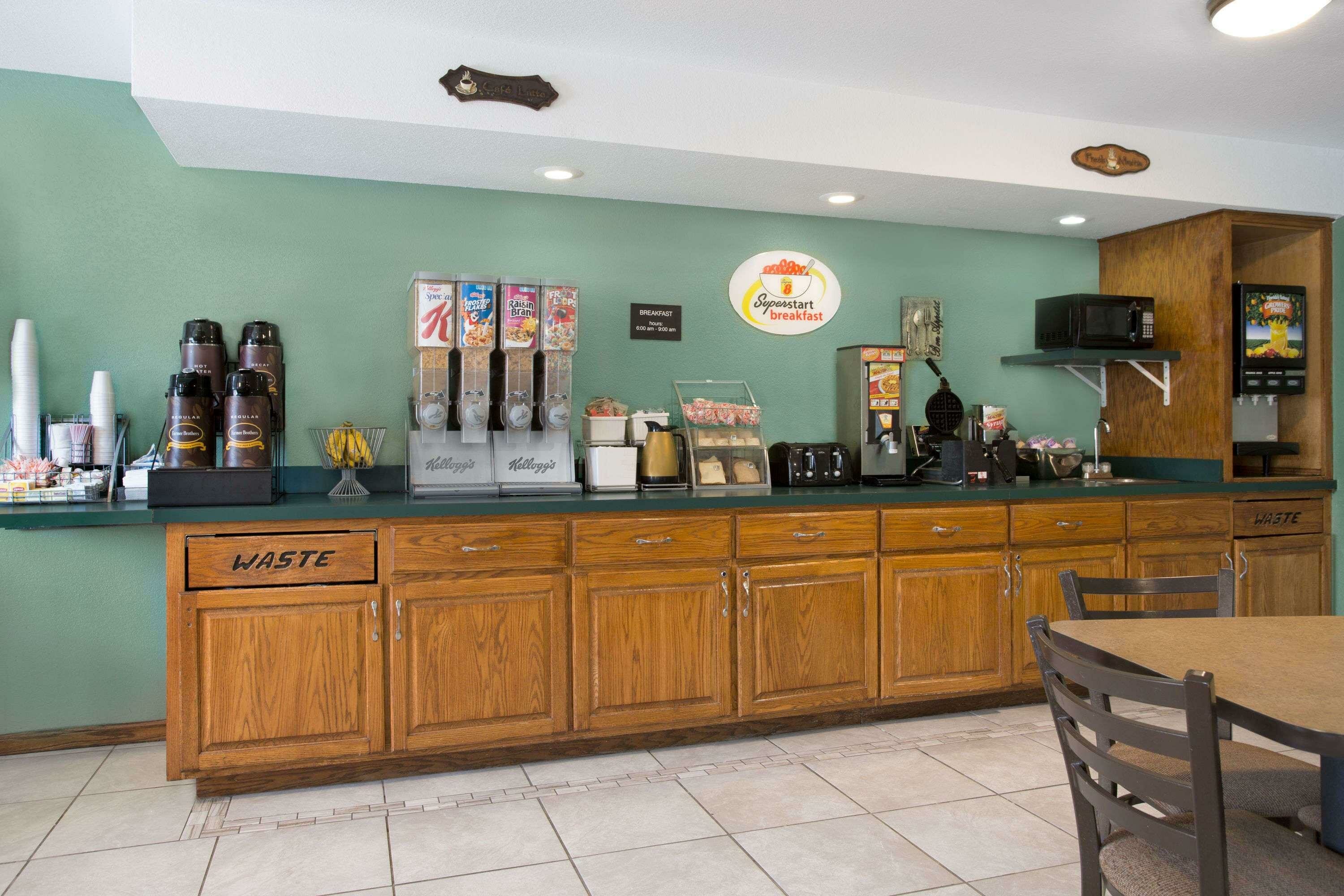 Фото Super 8 by Wyndham Lynchburg Va