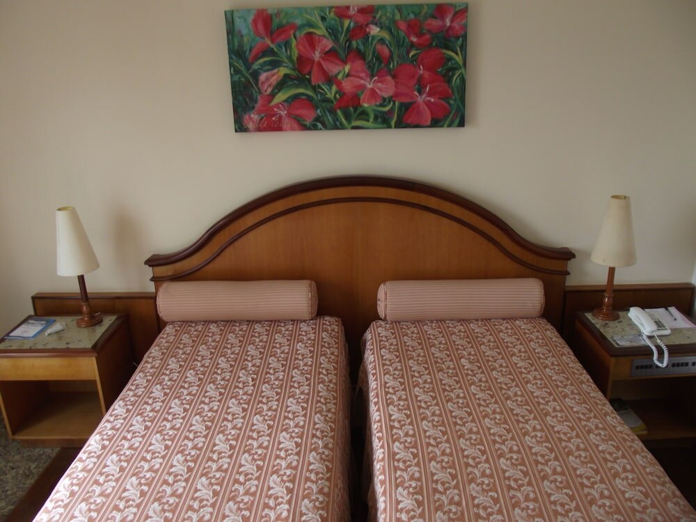 Фото Colonial Plaza Hotel