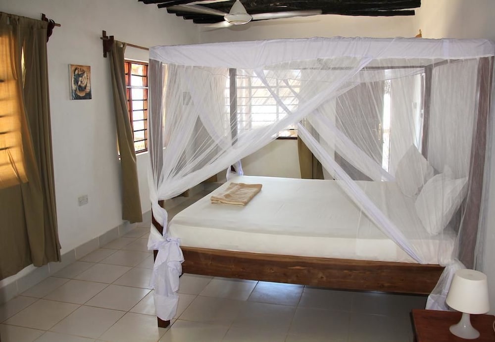 Фото Makuti Beach Bungalows