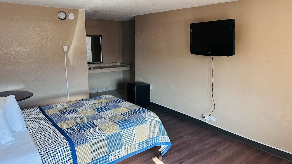 Фото Hallmark Inn by Oyo Fort Wayne