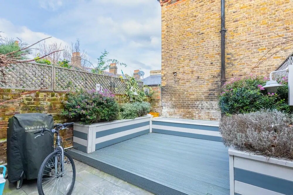 Фото Beautifully Designed 2bd House - by Queen's Park!