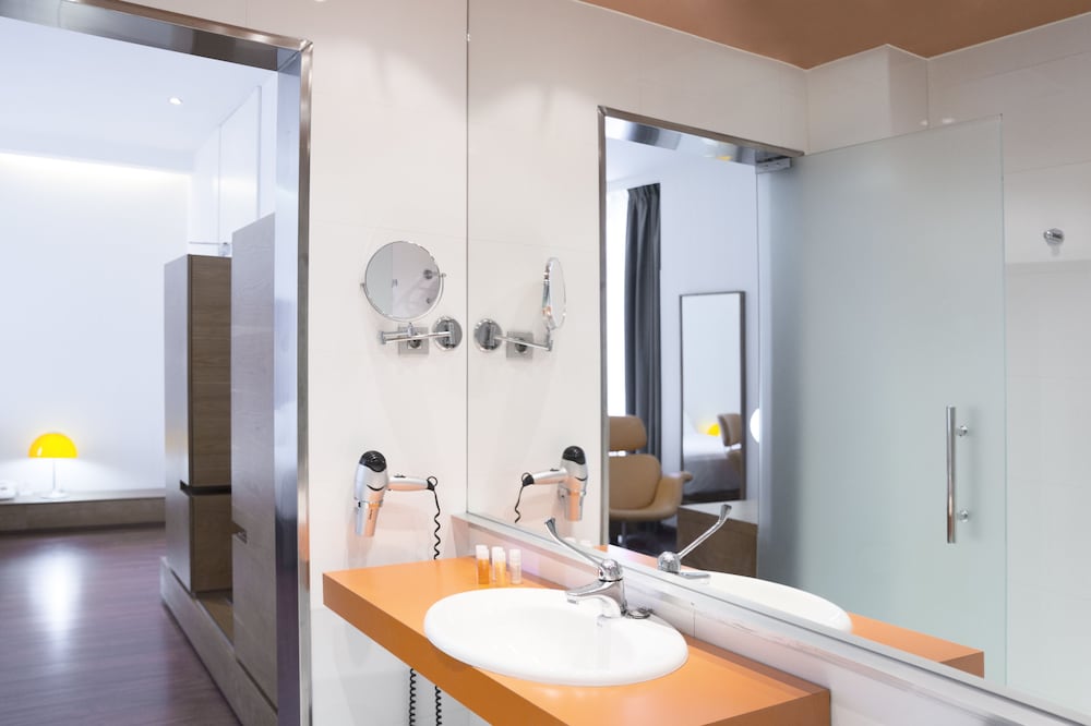 Фото Petit Palace Plaza Malaga Hotel