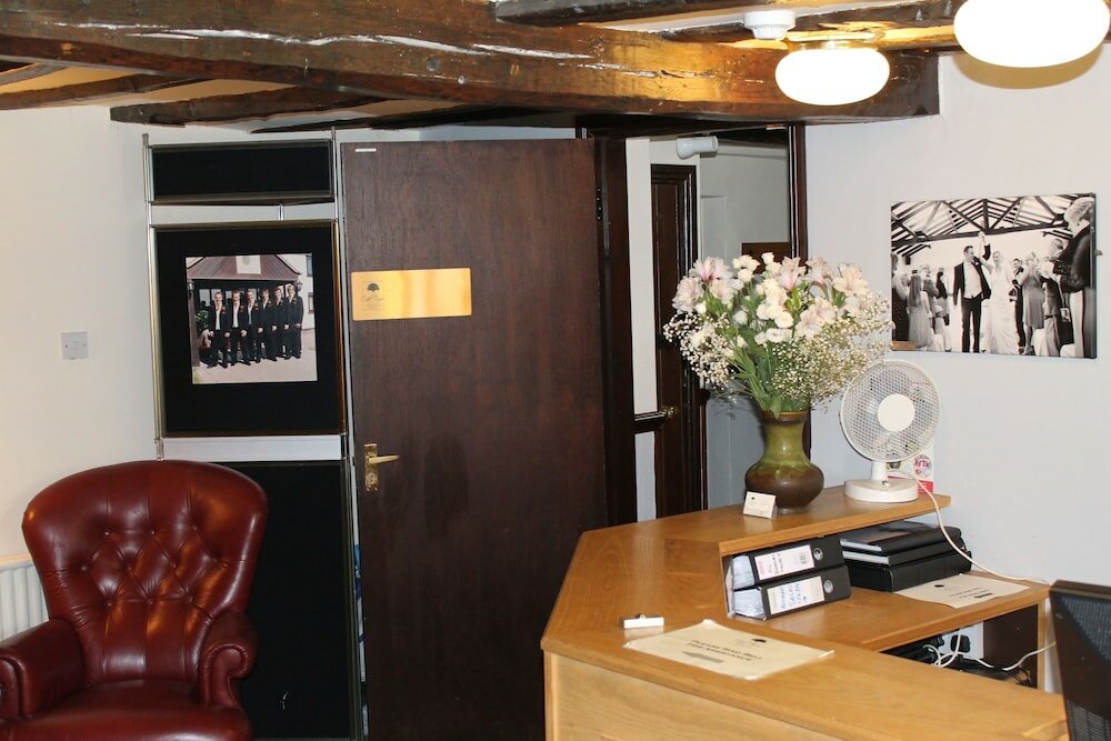 Фото Oak Farm Hotel