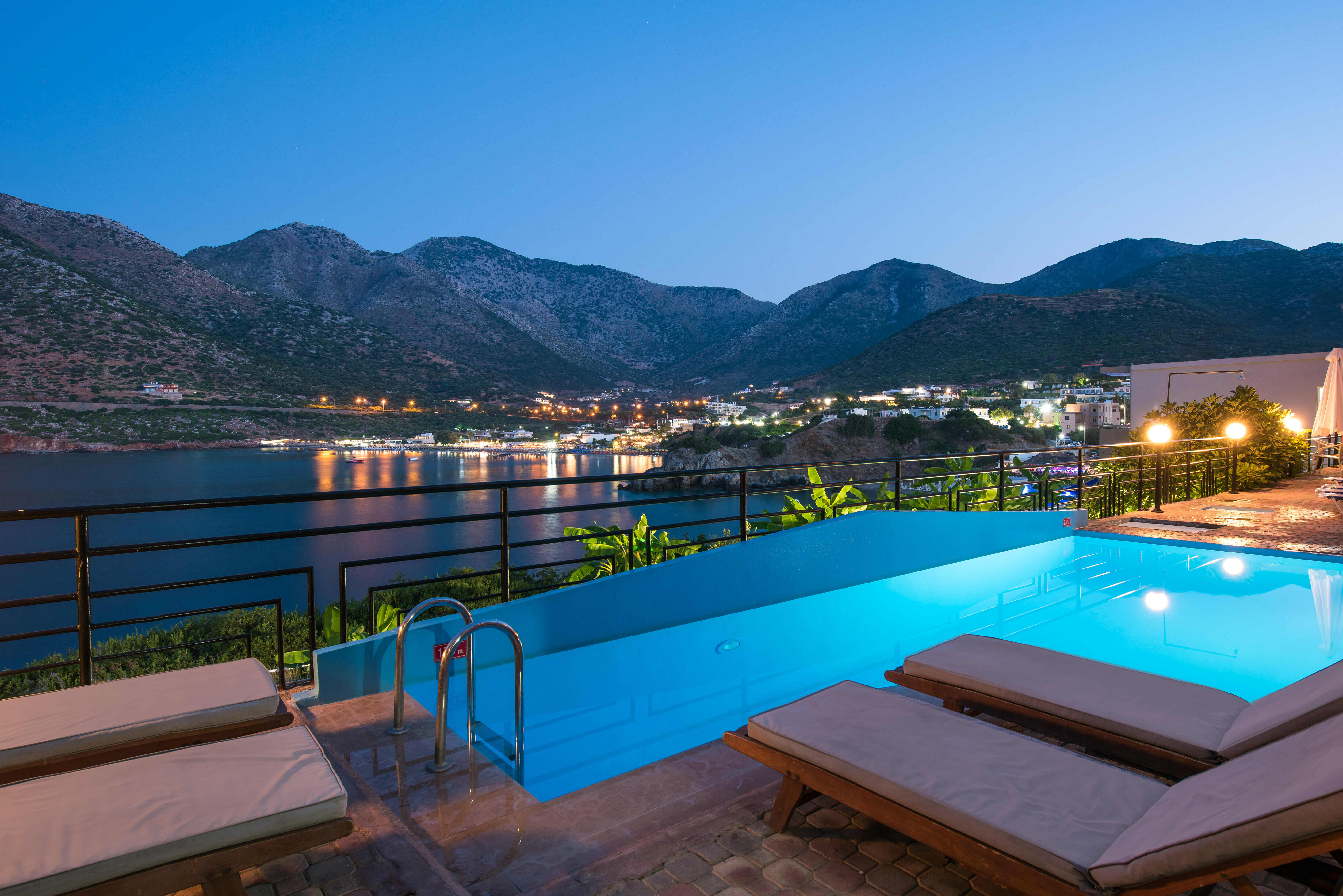 Фото Troulis Aparthotel