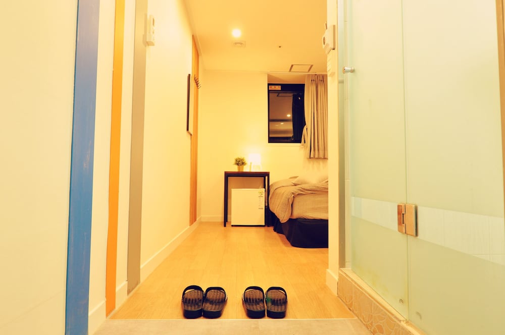 Фото Oyo Hostel Myeongdong 3