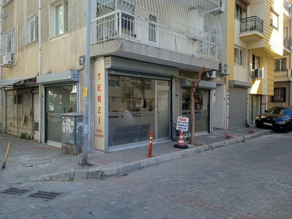 محل خياطة Idris Katirci Kadin ve Erkek Terzisi ، إزمير، صورة